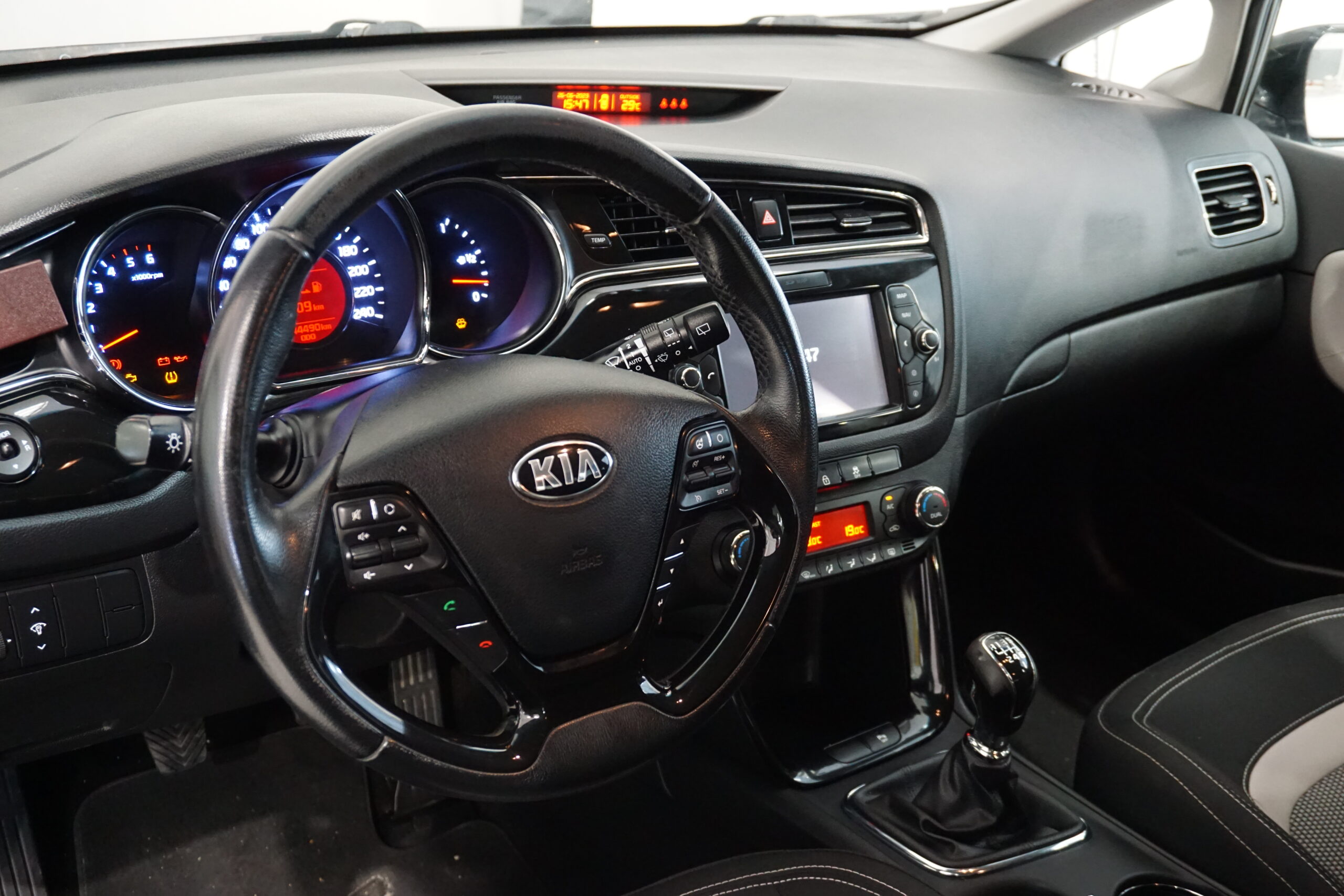 Kia Ceed 1.6CRDi 136CV Tech